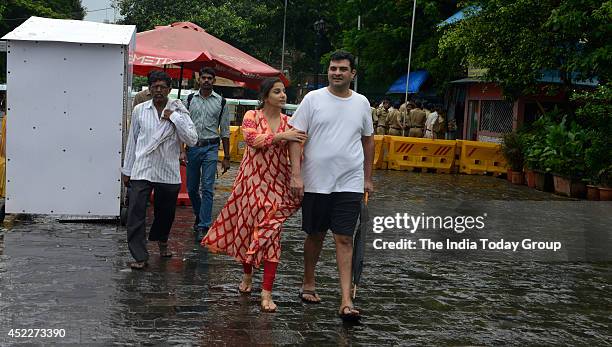 Bollywood actress Vidya Balan with her husband Siddharth Roy Kapur taking a stroll at Gateway of India.