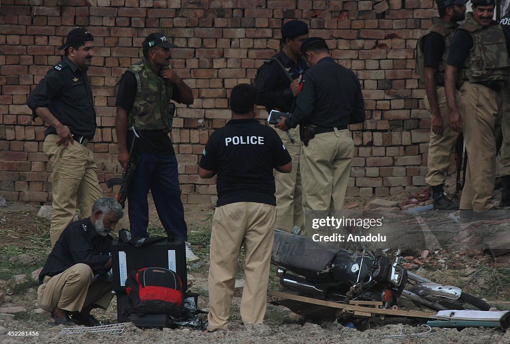 Pakistani security stages operation to suspected militants