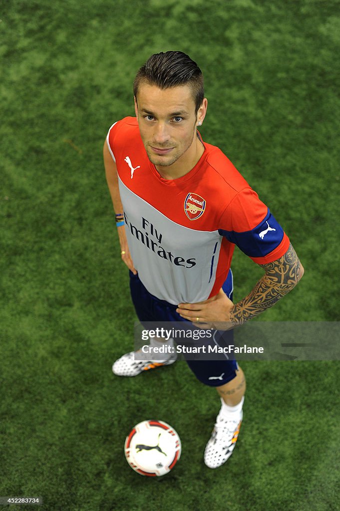 Arsenal Unveil New Signing Mathieu Debuchy