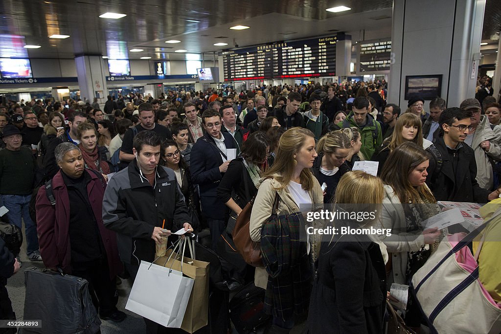 Inside Penn Station As Storm Poised to Disrupt Holiday Travel in Eastern U.S.