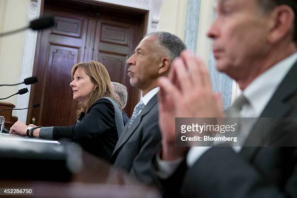 Mary Barra, chief executive officer of General Motors Co. , from left Rodney O'Neal, president and chief executive officer of Delphi Automotive Plc,...