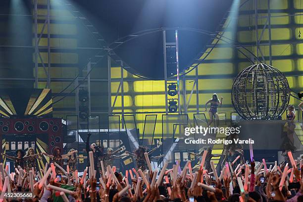 Pitbull performs onstage during the Premios Juventud 2014 at The BankUnited Center on July 17, 2014 in Coral Gables, Florida.