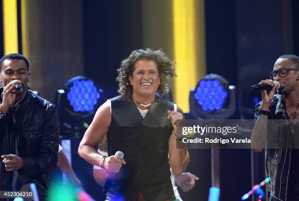 Carlos Vives performs onstage during the Premios Juventud 2014 at The BankUnited Center on July 17, 2014 in Coral Gables, Florida.