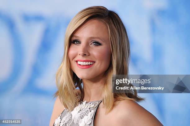 Actress Kristen Bell arrives at the Los Angeles premiere of Disney's "Frozen" at the El Capitan Theatre on November 19, 2013 in Hollywood, California.