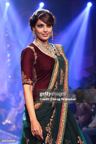 Bipasha Basu walks the runway at the grand finale of India International Jewellery Week 2014 at Grand Hyatt on July 17, 2014 in Mumbai, India.