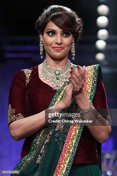 Bipasha Basu walks the runway at the grand finale of India International Jewellery Week 2014 at Grand Hyatt on July 17, 2014 in Mumbai, India.