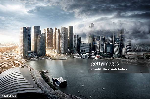 surreal and atmospheric aerial view of singapore - monsoni foto e immagini stock