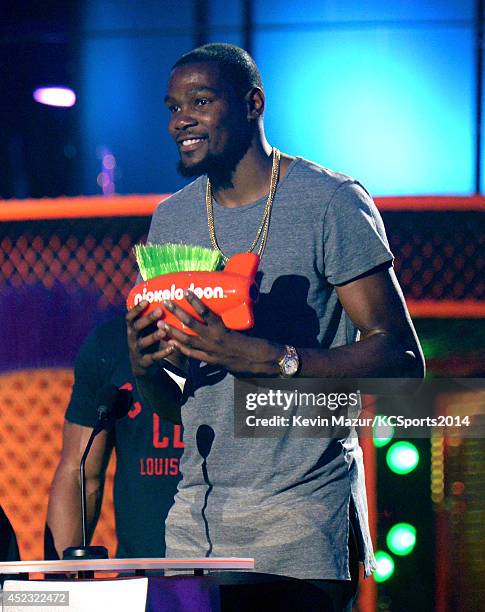 Player Kevin Durant accepts Best Male Athelete Award onstage during the Nickelodeon Kids' Choice Sports Awards 2014 at UCLA's Pauley Pavilion on July...