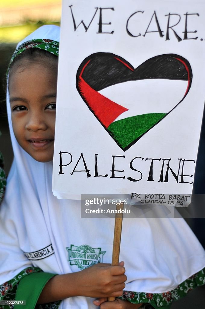 Indonesian people protest airstrikes of Israel