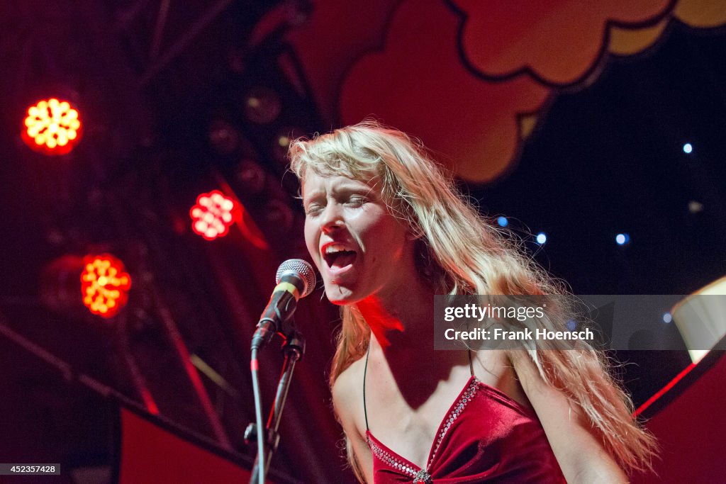 Alice Phoebe Lou Performs In Berlin