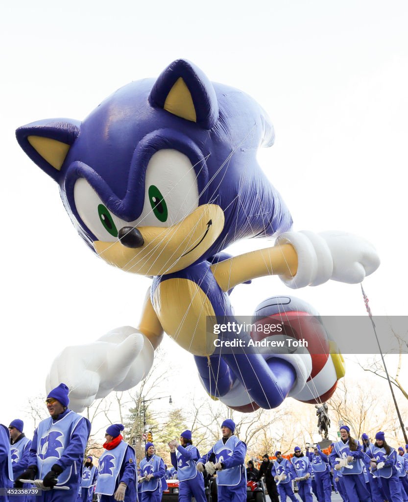 Sonic the Hedgehog palloncino gigante nel Macy's 2011 Giornata del  Ringraziamento Parade Foto stock - Alamy