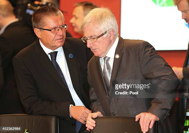 Trade Minister of the Russian Federation Alexey Ulyukaev left, chats with his New Zealand counterpart Tim Groser before the start of the G20 Trade...