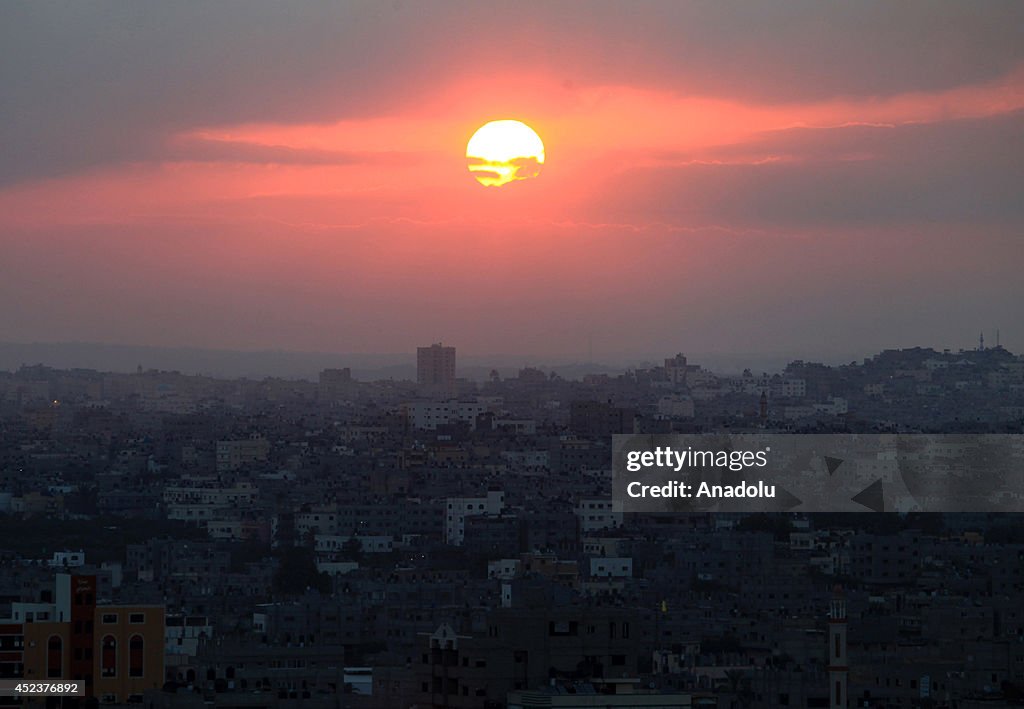 New day under Israeli attacks in Gaza