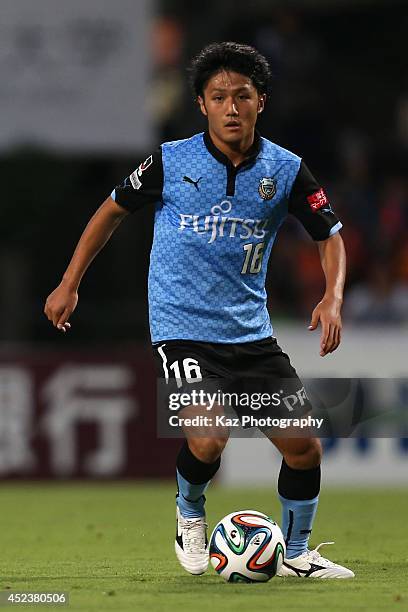 Ryota Oshima of Kawasaki Frontale in action during the J. League 2014 match between Shimizu S-Pulse and Kawasaki Frontale at IAI Stadium Nihondaira...