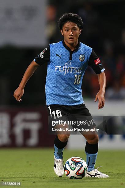 Ryota Oshima of Kawasaki Frontale in action during the J. League 2014 match between Shimizu S-Pulse and Kawasaki Frontale at IAI Stadium Nihondaira...