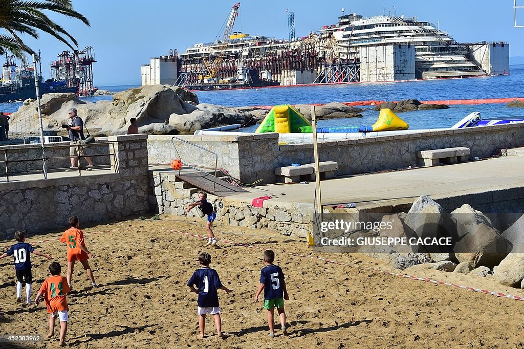 ITALY-SHIPPING-TOURISM-DISASTER-THEME-FOOTBALL