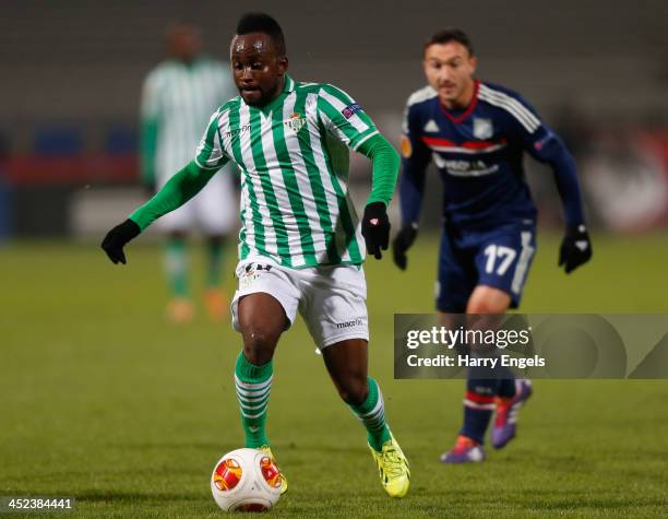 Cedric of Real Betis runs with the ball during the UEFA Europa League Group I match between Olympique Lyonnais and Real Betis Balompie at Stade de...