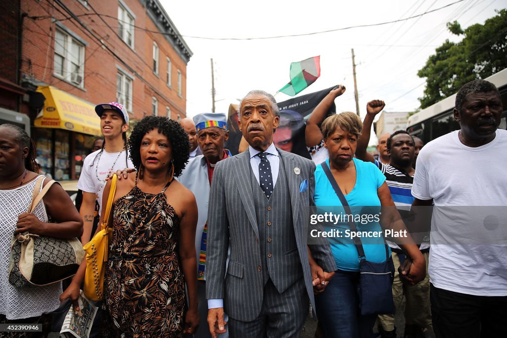 Sharpton Meets With Family Members Of Staten Island Man Who Died While Police Were Attempting Arrest