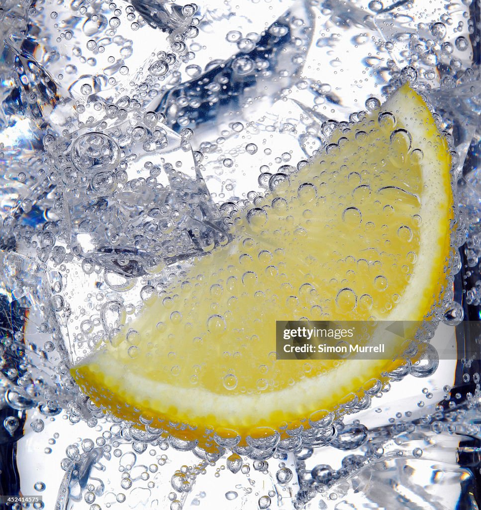 Fizzy lemon juice with ice cubes