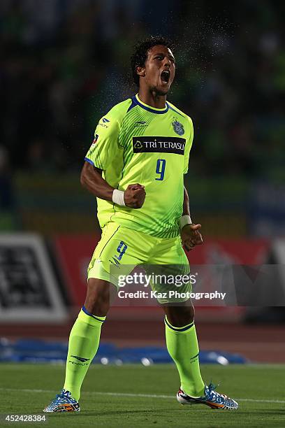 Wellington Luis de Souza of Shonan Bellmare celebrates scoring his team's first goal during the J. League second division match between Shonan...