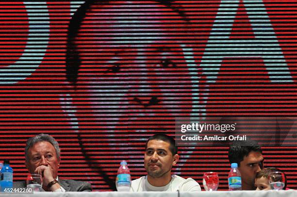 Luis Segura President of Argentinos Jrs next to Juan Roman Riquelme and Matías Caruzzo new players of Argentinos Jrs during a press conference after...