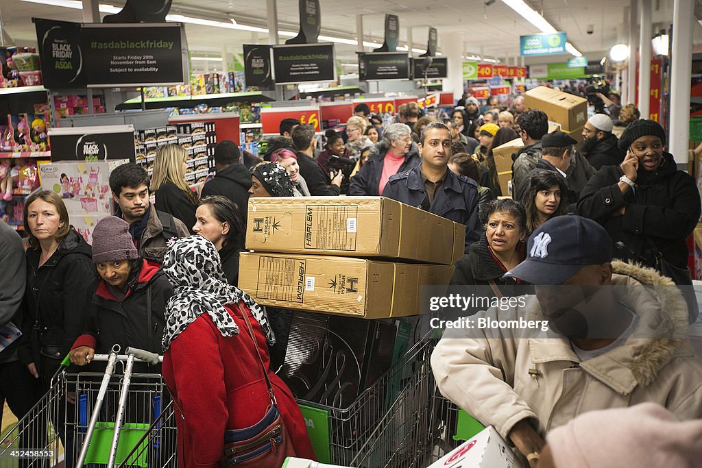 Wal-Mart Stores Inc.'s U.K. Asda Supermarket Entices Shoppers With Black Friday Deals