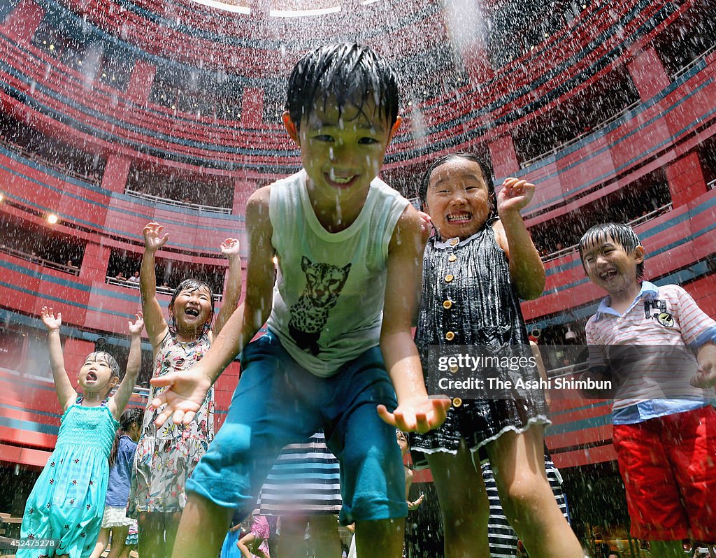 Canal Splash! Begins In Fukuoka