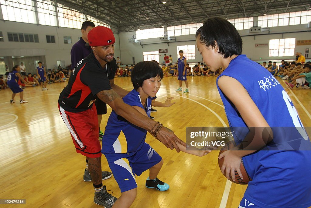 George Hill Coaches Students In Henan