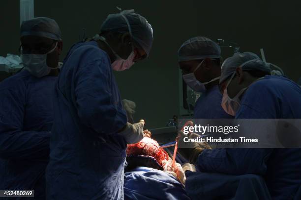 Baby Roona 40 Roona Begum Baby With Hydrocephalus Disease Photos et images haute ...