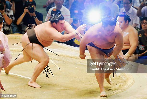 Yokozuna Hakuho sends out Tamawashi to win during day nine of the Grand Sumo Nagoya Tournament at Aichi Prefecture Gymnasium on July 21, 2014 in...
