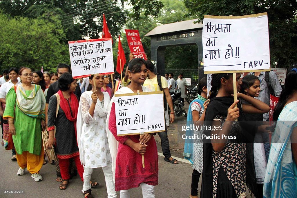 The SFI Activist Women shout slogans and take "Prativaad...