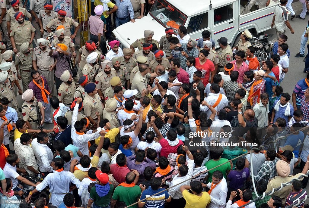 Hindu Organizations Stage Protest In Amritsar Over Baltal Clash