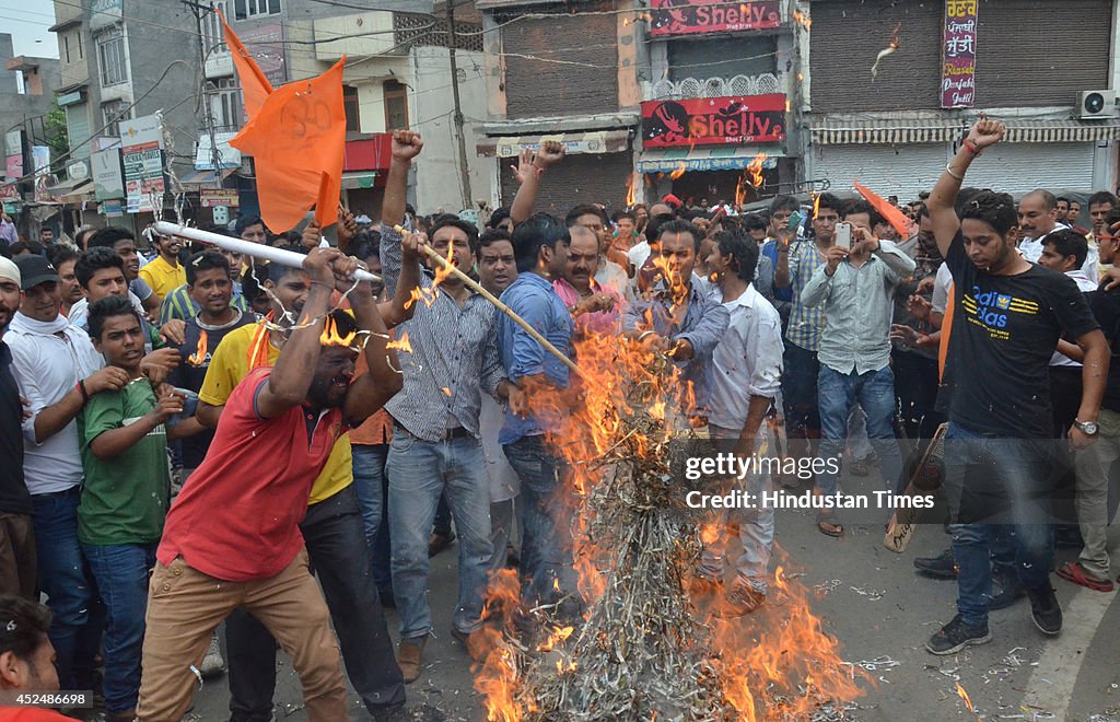 Hindu Organizations Stage Protest In Amritsar Over Baltal Clash