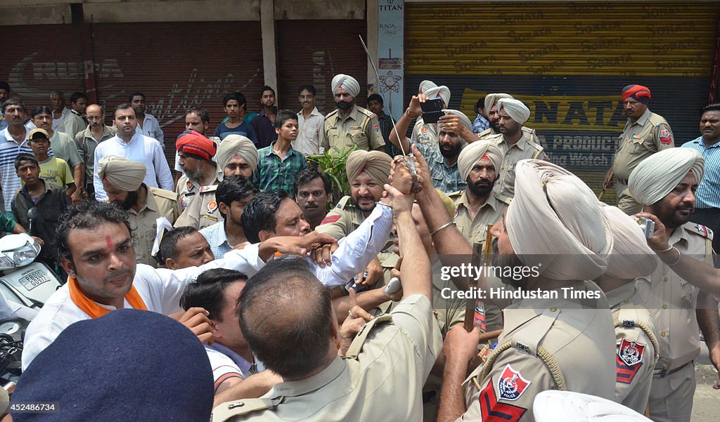 Hindu Organizations Stage Protest In Amritsar Over Baltal Clash