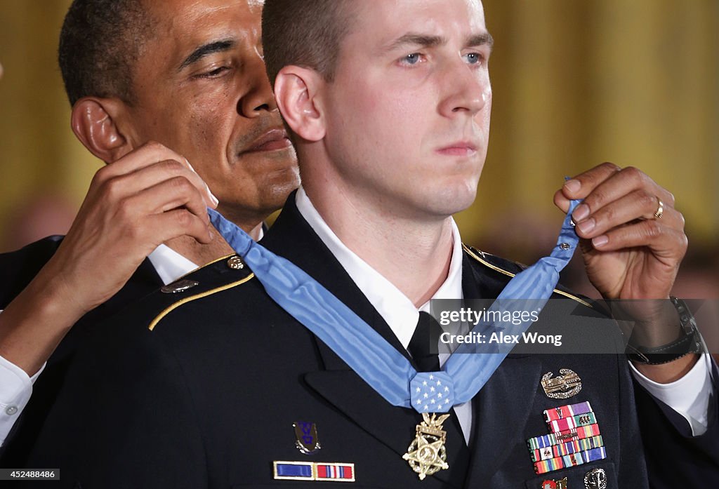 Obama Awards Medaql Of Honor To Retired Army Staff Sargent Ryan Pitts