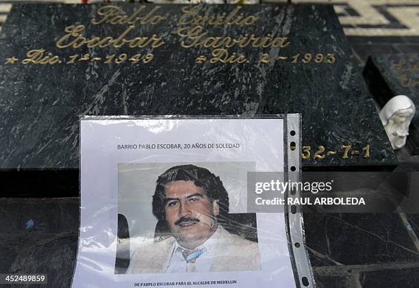 Picture of Colombian drug lord Pablo Escobar is seen over his tomb on November 29, 2013 at Montesacro cemetery in Medellin, Antioquia department,...