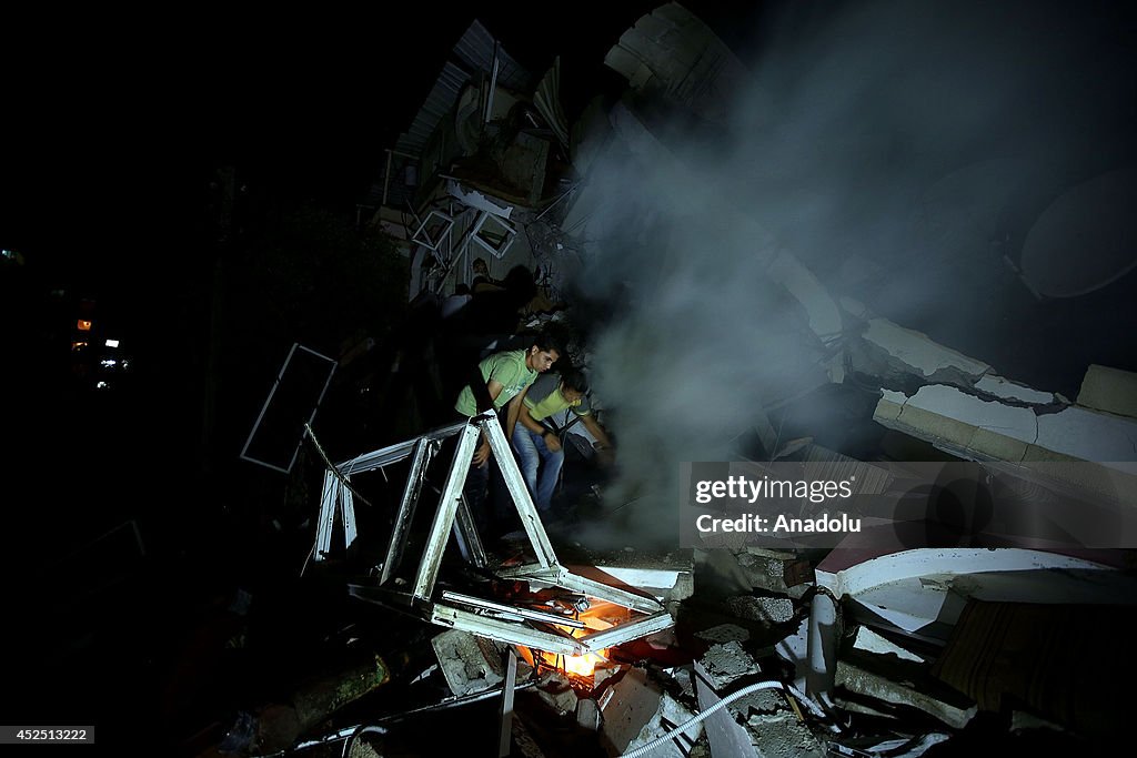 Israeli airstrike demolishes houses of Palestinians