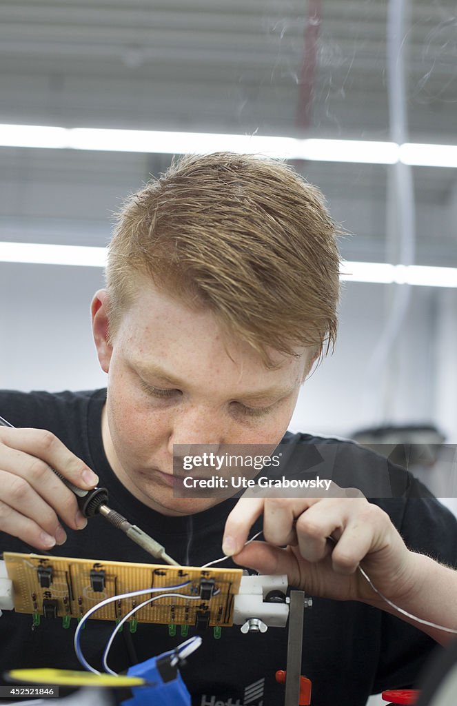 Apprentice As Electronics Technician