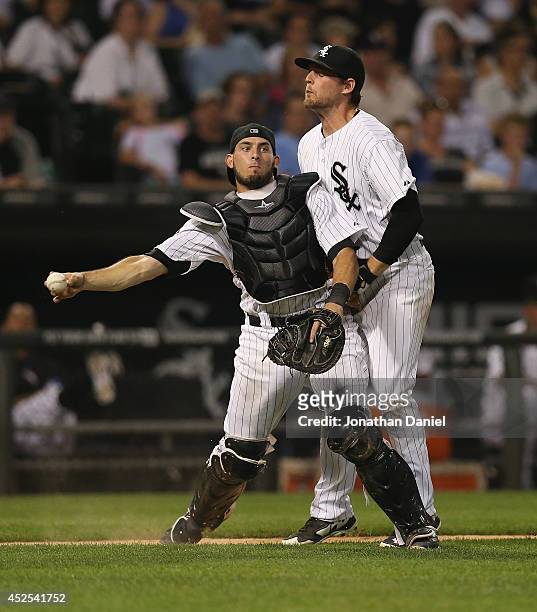 Conor Gillaspie of the Chicago White Sox runs into Adrian Nieto as Nieto tries to throw out Alcides Escobar of the Kansas City Royals at U.S....