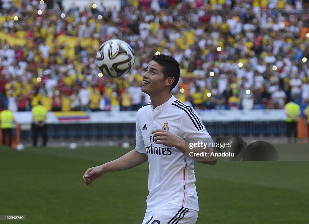 New transfer of Real Madrid James Rodriguez at Santiago Bernabeu stadium