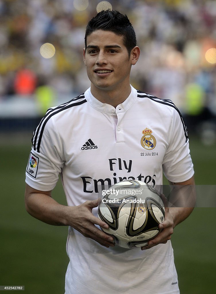 New transfer of Real Madrid James Rodriguez at Santiago Bernabeu stadium