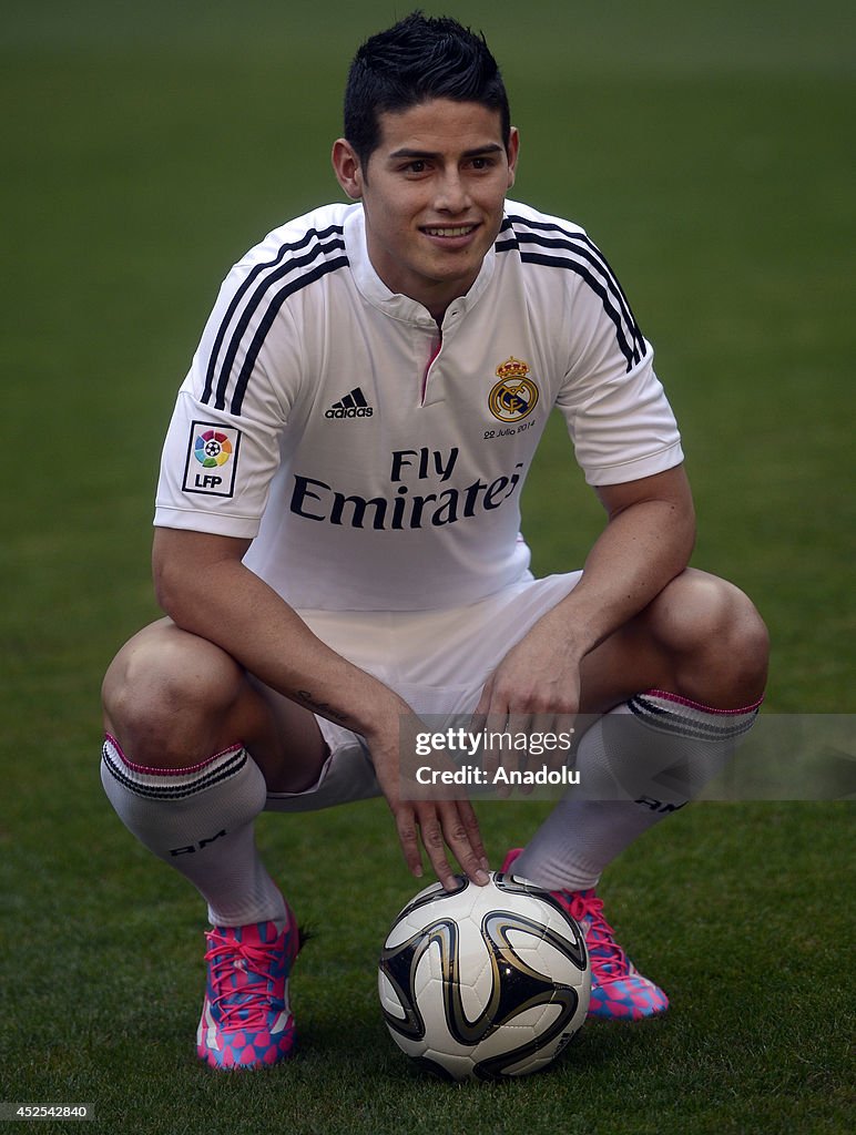 New transfer of Real Madrid James Rodriguez at Santiago Bernabeu stadium