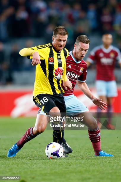 Ben Sigmund of the Phoenix is put under pressure from Kevin Nolan of West Ham during the Football United New Zealand Tour match between the...