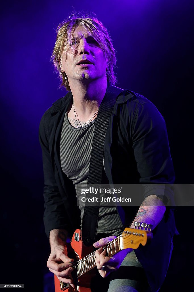 Goo Goo Dolls And Daughtry With Special Guest Plain White T's In Concert - Los Angeles CA