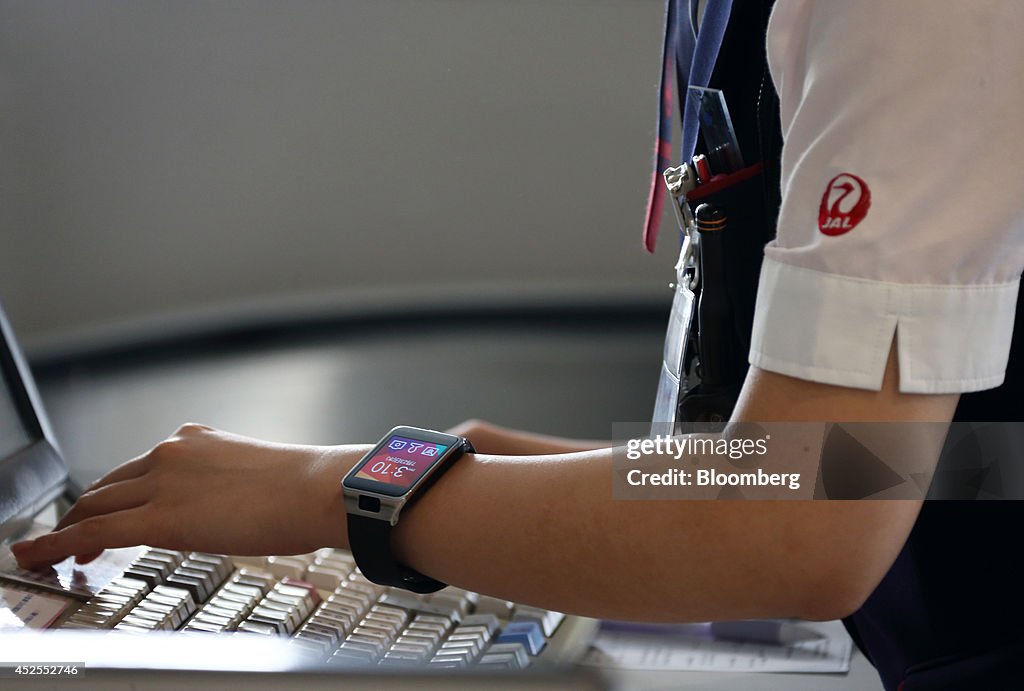 Japan Airlines Co. Trials Smartwatch Use For Passenger Service At Haneda Airport