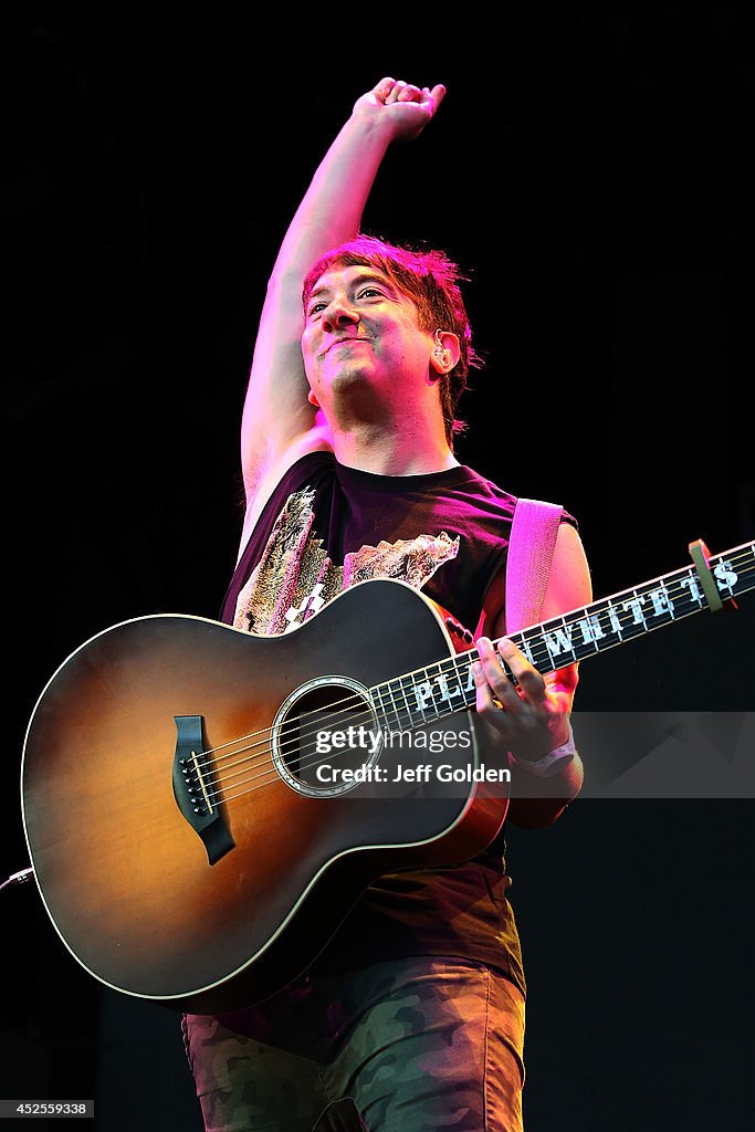 Goo Goo Dolls And Daughtry With Special Guest Plain White T's In Concert - Los Angeles CA