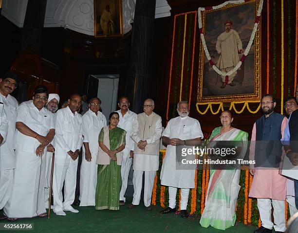 Leader Prakash Javdekar, Lok Sabha Speaker Sumitra Mahajan, Prime Minister Narendra Modi, BJP leader LK Advani, Urban Development Minister M Venkaiah...