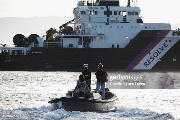 Titan Senior Salvage Master Nick Sloane check the tugs before the departure of the wrecked cruise ship Costa Concordia, on July 23, 2014 in Isola del...