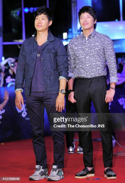 Um Ki-Joon and Yu Jun-Sang attend the movie "Roaring Currents" VIP premiere at Times Square on July 21, 2014 in Seoul, South Korea.