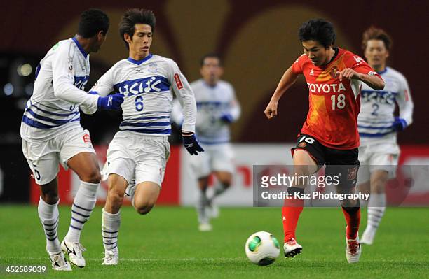 Kensuke Nagai of Nagoya Grampus dribbles the ball to take Sho Sasaki and Marquinhos Parana of Ventforet Kofu during the J.League match between Nagoya...